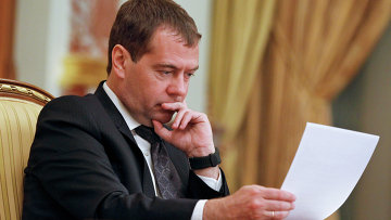 Д.Медведев: Въезд иностранцев в Россию нужно упростить