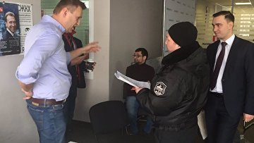 Сотрудники ФССП пришли в офис ФБК оппозиционера Навального