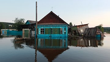 Пострадавшим от паводка в Иркутской области помогут в 