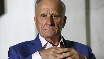 Предприниматель оспорил отказ в принятии иска о банкротстве соратника Ельцина Бурбулиса