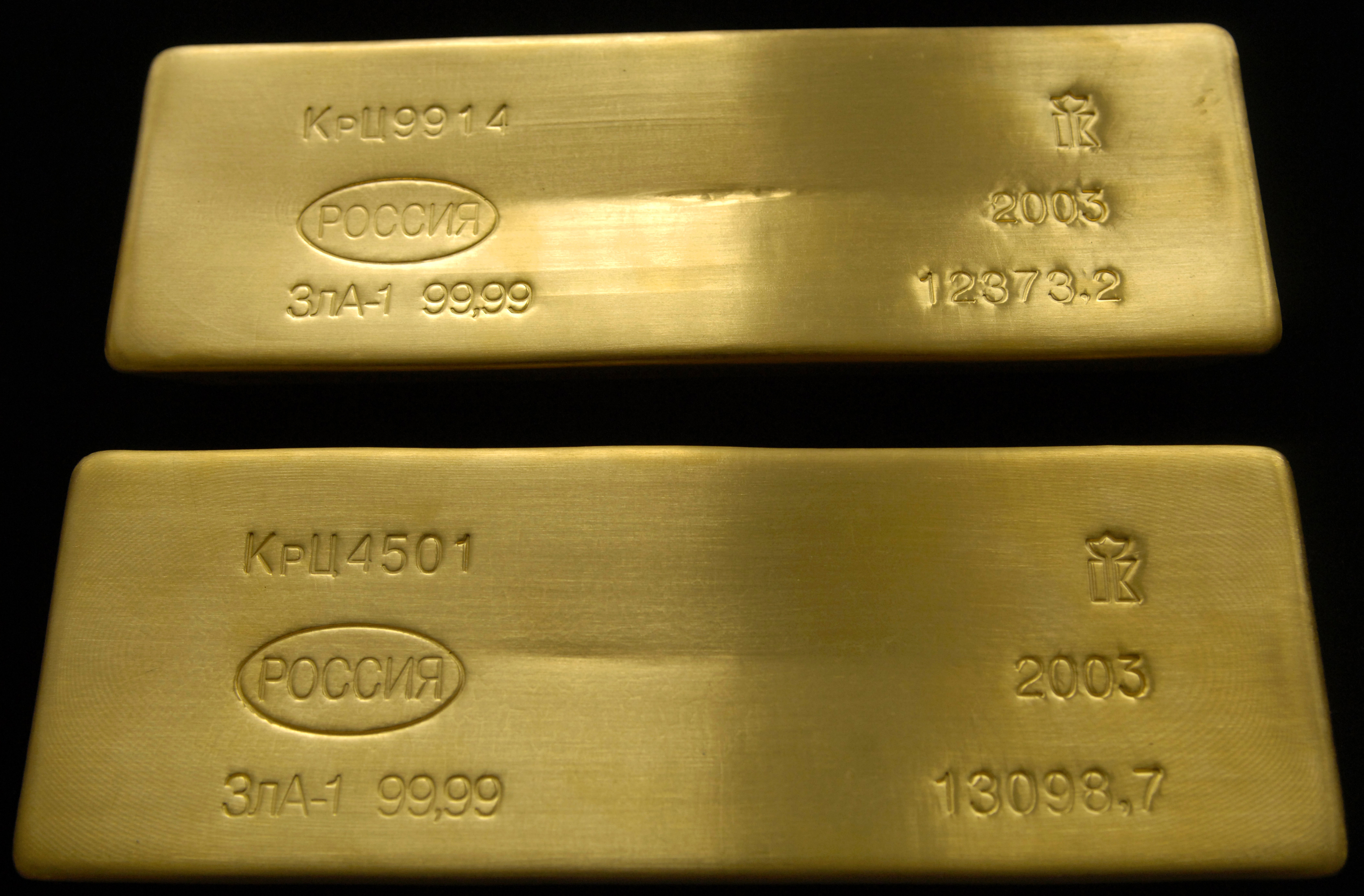 1 слиток золота весит. Вес слитка золота 999 пробы стандарт. Стандартный брусок золота вес. Размер слитка золота 1 кг. Стандартный банковский слиток золота.