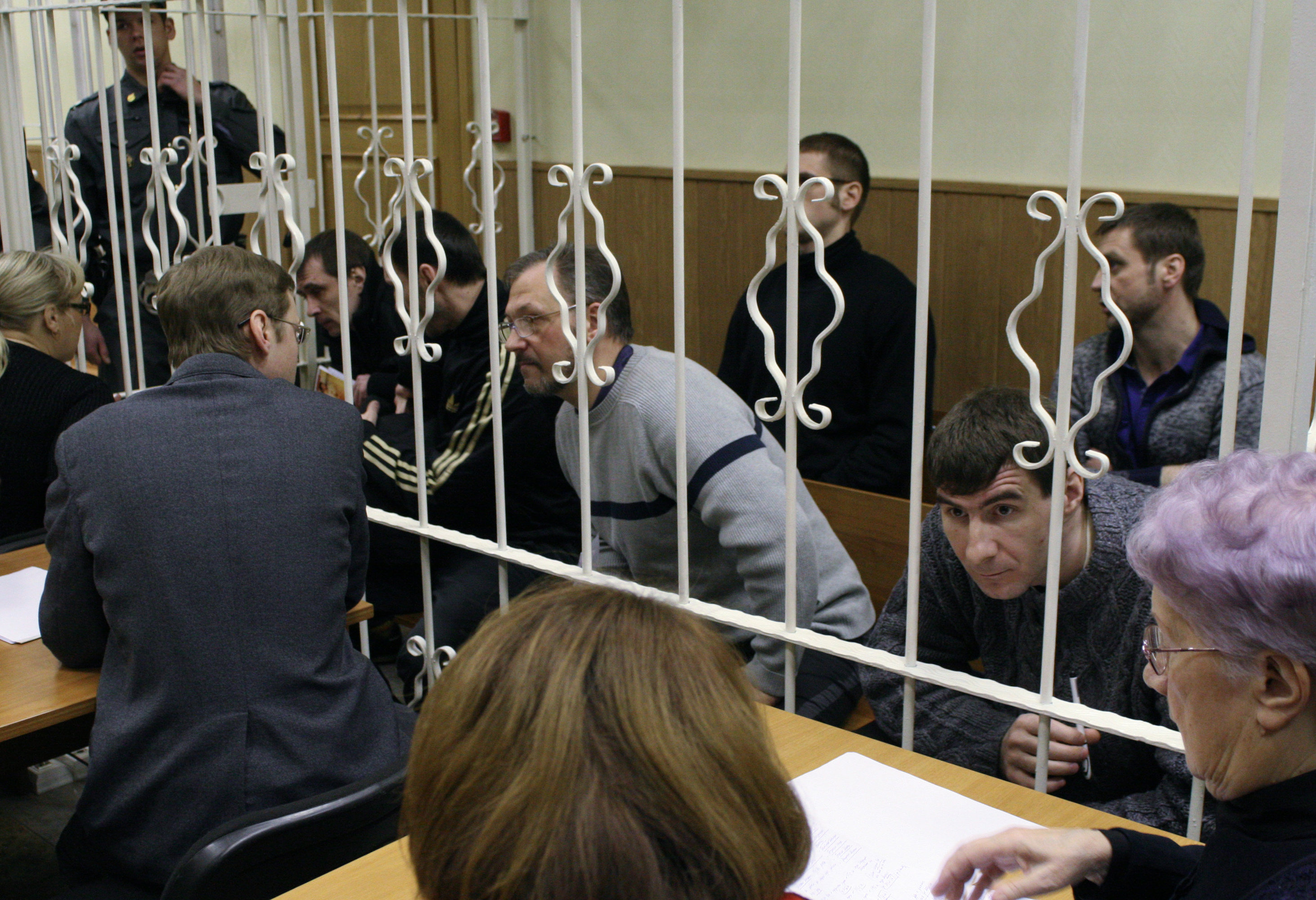 Незаконный захват судов. Обвиняемый в суде. Архангельский областной суд в 2011 году. Оглашение приговора картина.