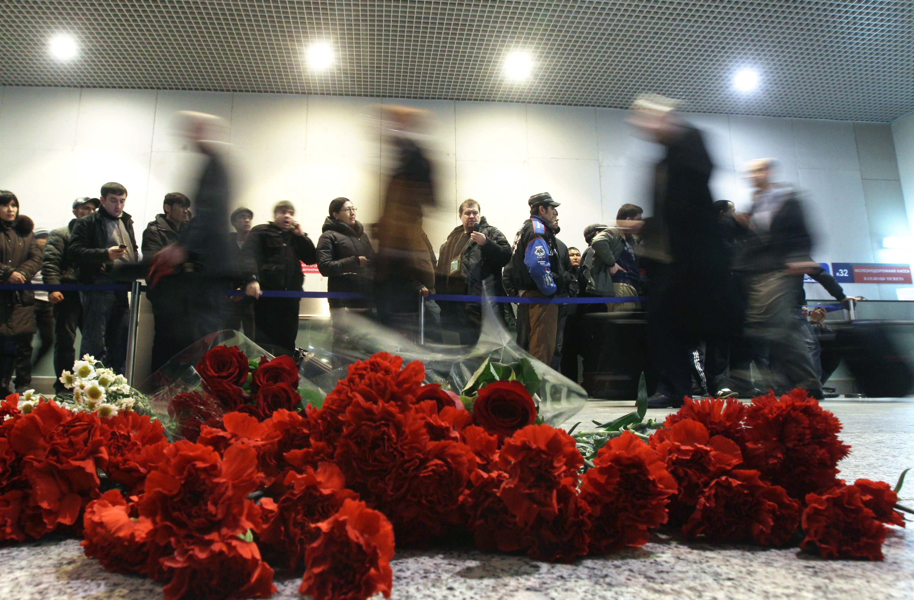 Теракты в снг. В январе 2011 года теракт в аэропорту «Домодедово». 2011 24 Января взрыв в аэропорту Домодедово. Аэропорт "Домодедово" 24 января 2011 года.