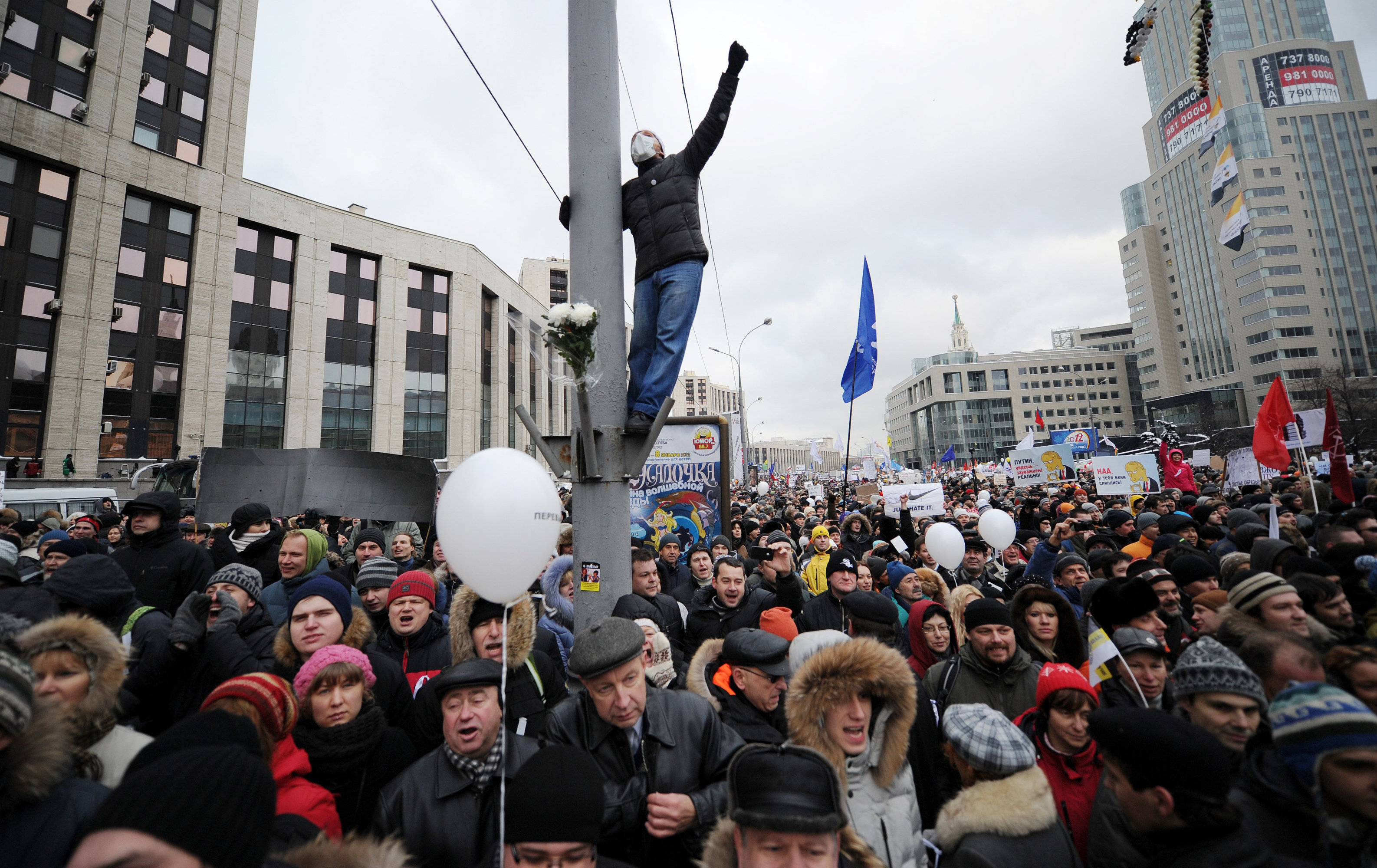 Сми политические события. Митинг. Протестное движение в России. Толпа людей митинг. Массовые настроения в политике.