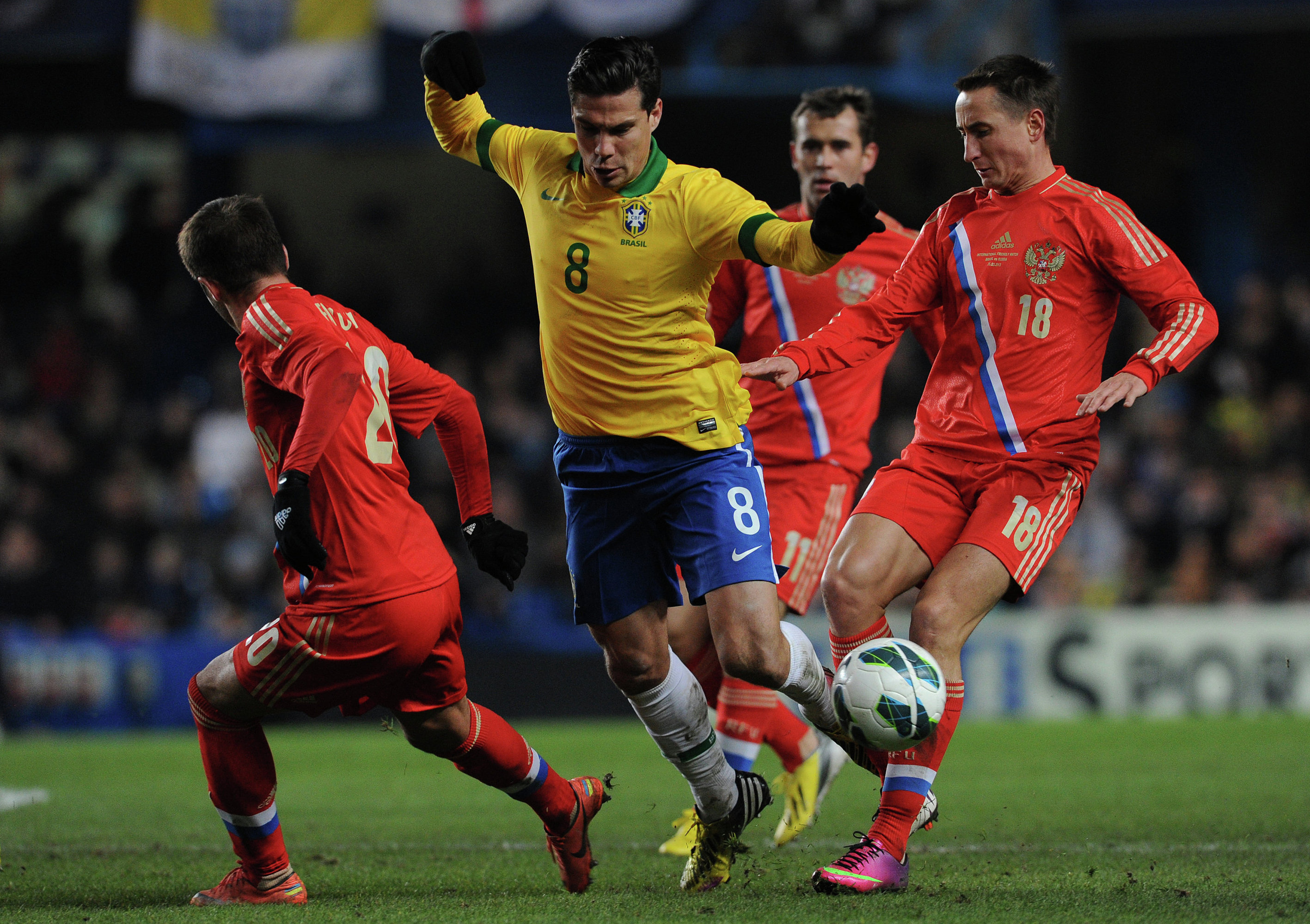 Футбол какой город. Россия Бразилия футбол. Россия Бразилия 2013. Россия против Бразилии футбол. Россия Бразилия футбол матч.