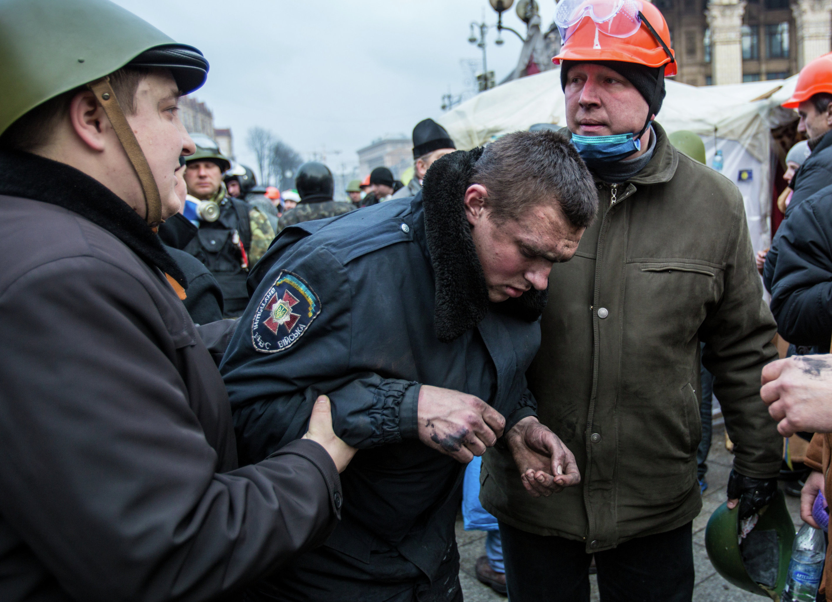 Последние новости украины сегодня вечером. Пленные Беркут на Майдане 2014. Майдан Киев февраль 2014 Беркут.