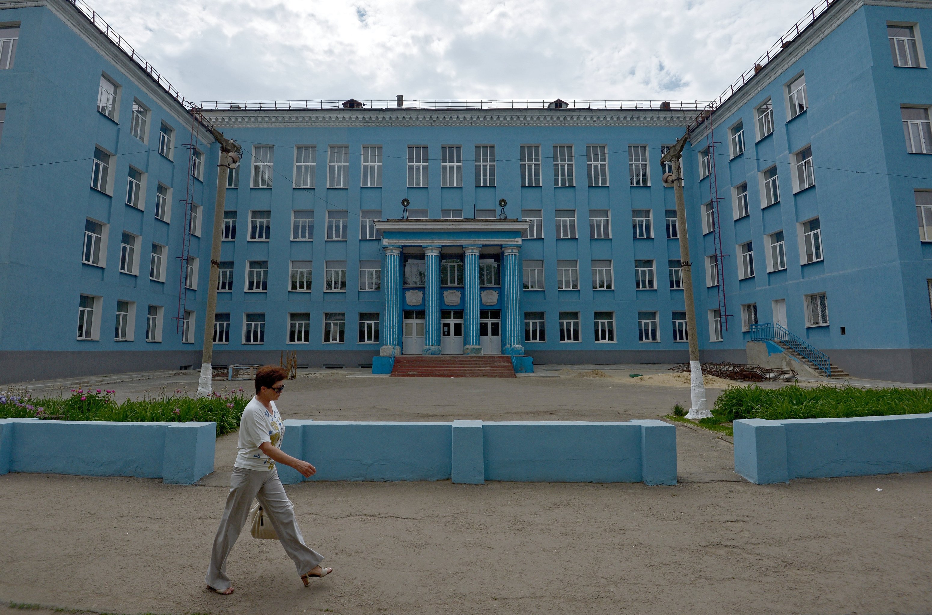 26 школа луганск. 28 Школа Луганск. Школа 7 Луганск. Школа 26 Луганск фото.